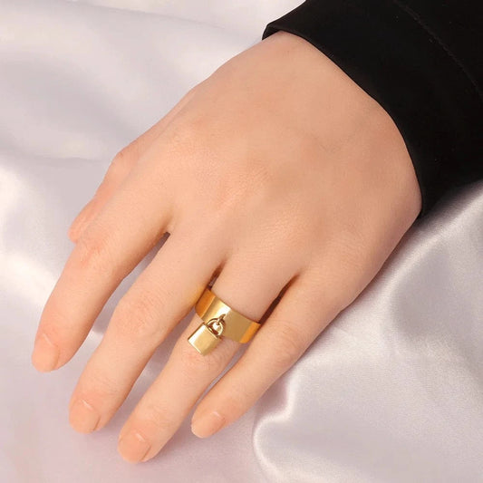 Bijoux Charm Bague charm cadenas dorée