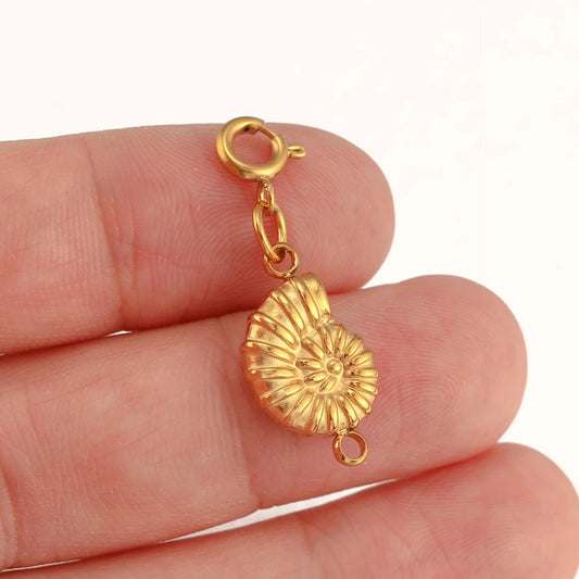 Bijoux Charm Charm conque allongé doré avec crochet