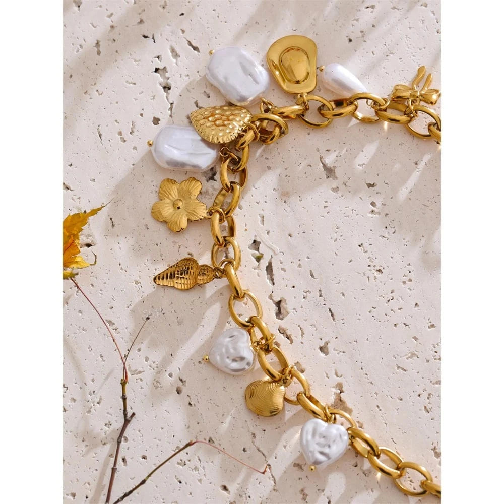 Bijoux Charm Collier Charm dorés et perles blanches