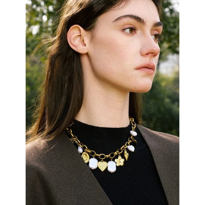 Bijoux Charm Collier Charm dorés et perles blanches